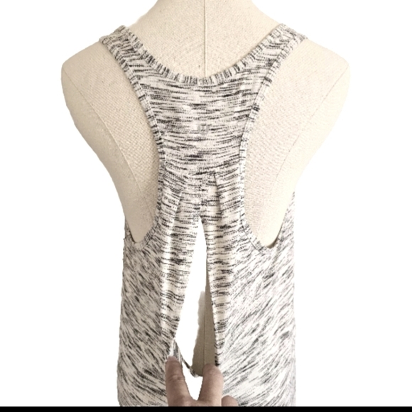 Lululemon Heathered Gray Workout Yoga Gym Essential Pleated Back Tank Top Sz 10 - Picture 4 of 10